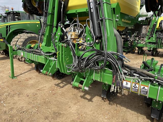 Image of John Deere DR12 equipment image 4