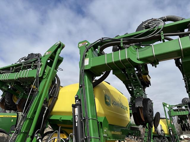 Image of John Deere DR12 equipment image 3