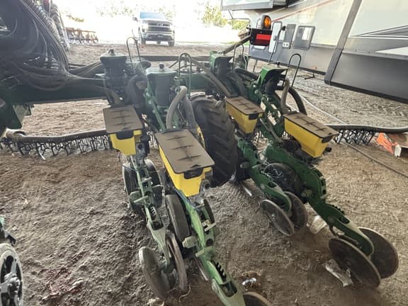 Image of John Deere DR12X equipment image 4