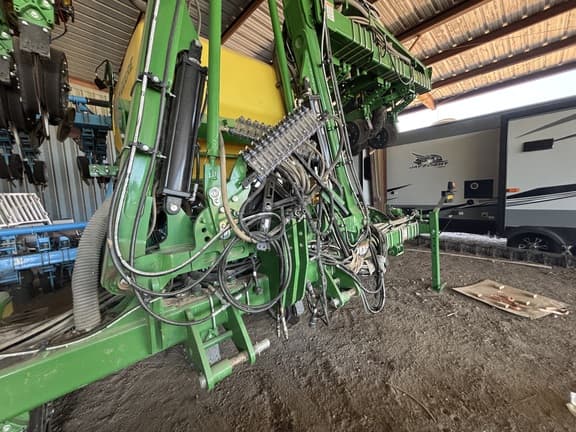 Image of John Deere DR12X equipment image 1