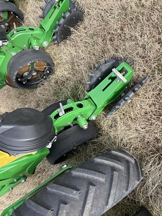 Image of John Deere DR12X equipment image 2