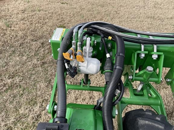 Image of John Deere DR12X equipment image 3