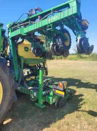 Image of John Deere DR12X equipment image 3