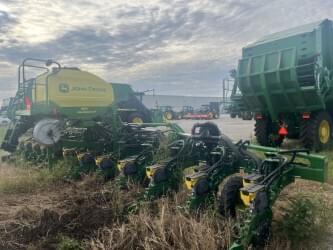 Image of John Deere DR12X equipment image 3