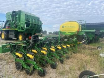 Image of John Deere DR12X equipment image 2