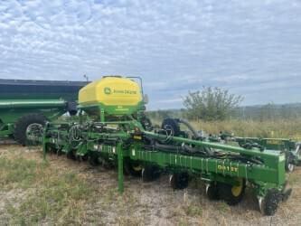 Image of John Deere DR12X equipment image 1