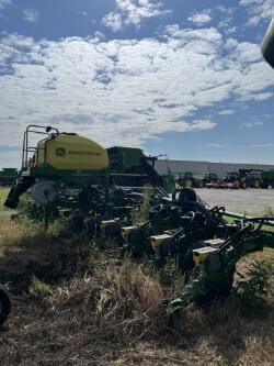 Image of John Deere DR12T equipment image 3