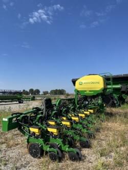 Image of John Deere DR12T equipment image 2