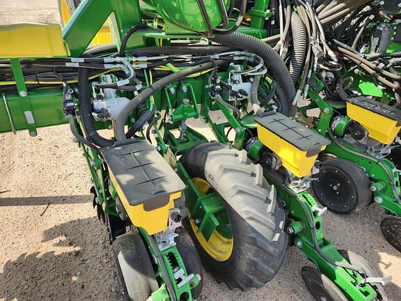 Image of John Deere DR16 equipment image 3