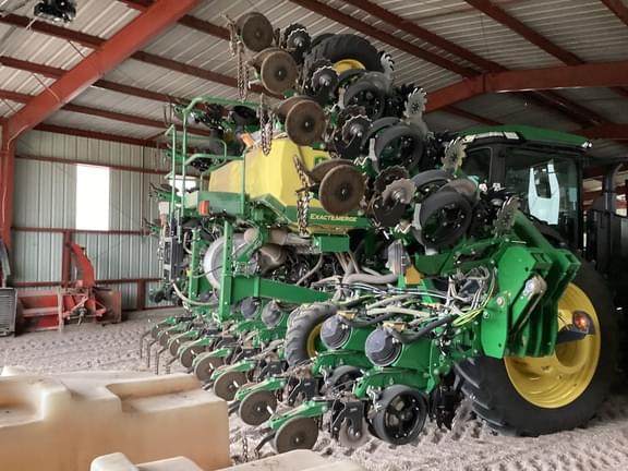 Image of John Deere DR16X equipment image 2