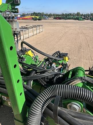 Image of John Deere DR16X equipment image 1