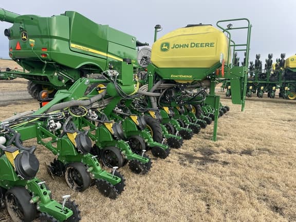 Image of John Deere DR16X equipment image 1