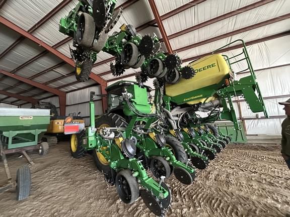 Image of John Deere DR16X Primary image
