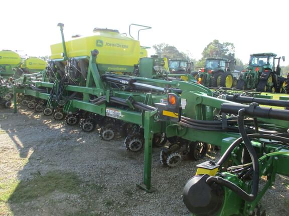 2023 John Deere DR18 Equipment Image0