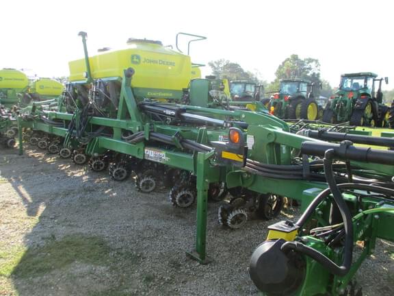 Image of John Deere DR18 equipment image 1