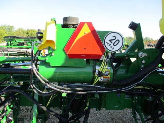 Image of John Deere DR18 equipment image 2