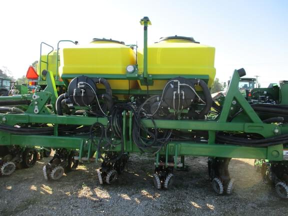 Image of John Deere DR18 Primary image