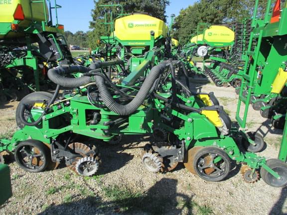 Image of John Deere DR18 equipment image 4