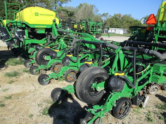 Image of John Deere DR18 equipment image 3