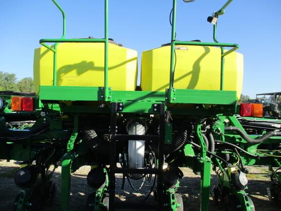 Image of John Deere DR18 equipment image 1