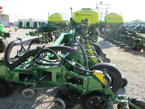 Image of John Deere DR18 equipment image 4