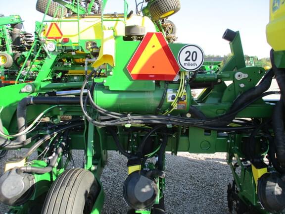 Image of John Deere DR18 equipment image 3