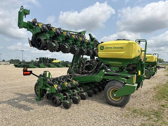 Image of John Deere DR24 Primary image