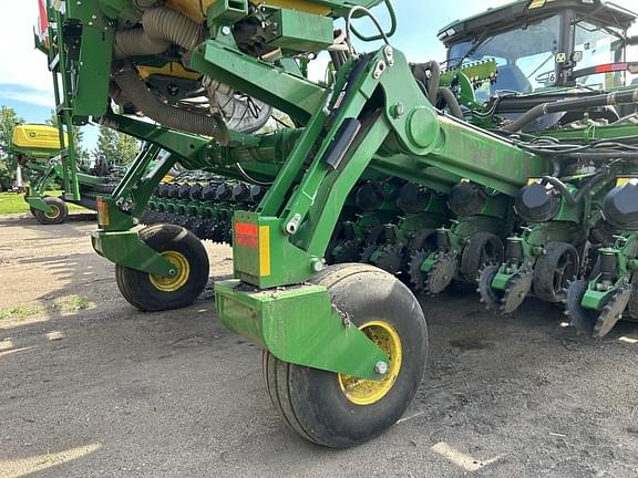 Image of John Deere DR24 equipment image 4