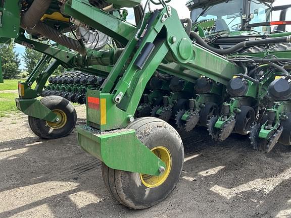 Image of John Deere DR24 equipment image 4