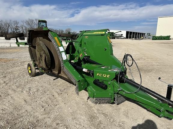 Image of John Deere FC12 equipment image 2