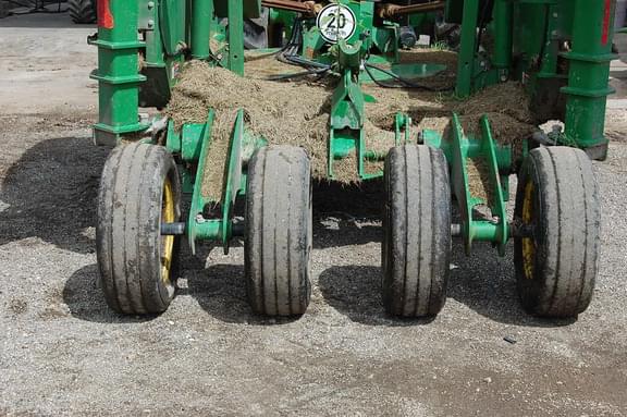 Image of John Deere FC15R equipment image 4