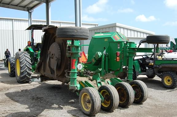 Image of John Deere FC15R equipment image 2