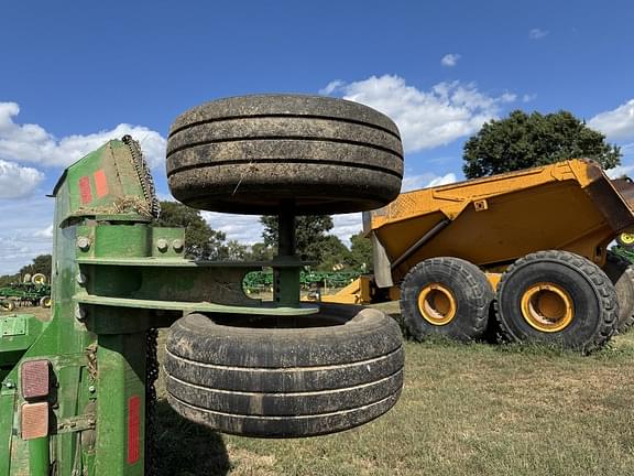 Image of John Deere FC20R equipment image 4