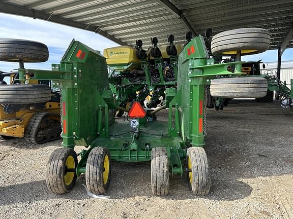 Image of John Deere FC20R equipment image 4