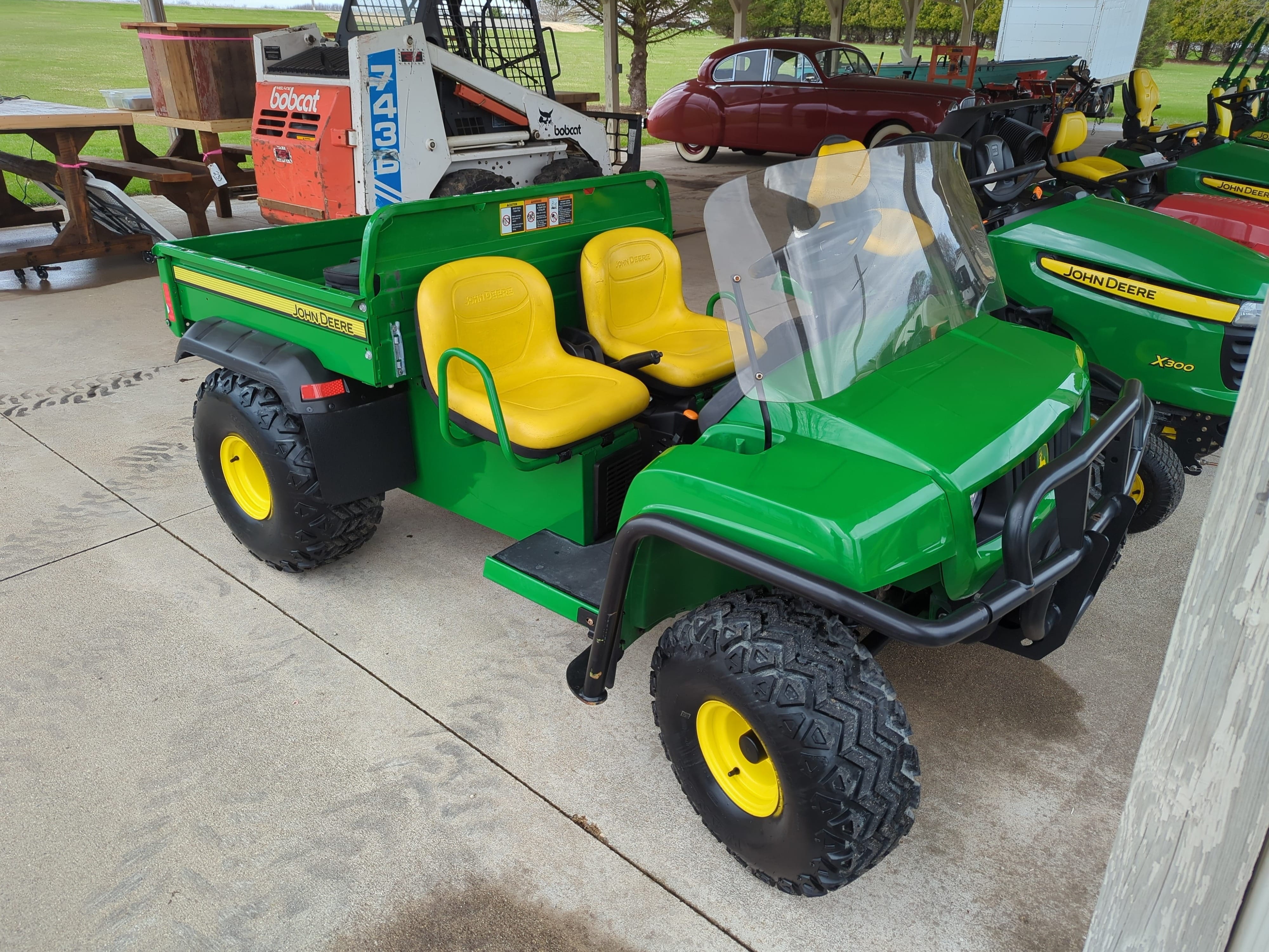 Main image John Deere Gator TS 4x2