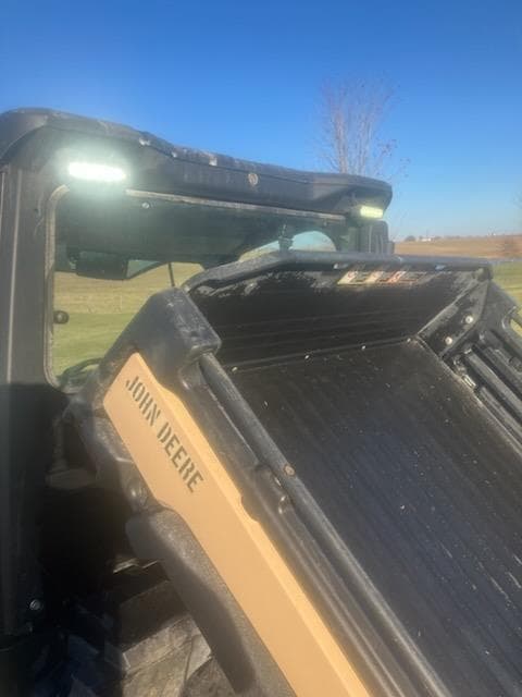 Image of John Deere XUV 835M equipment image 1