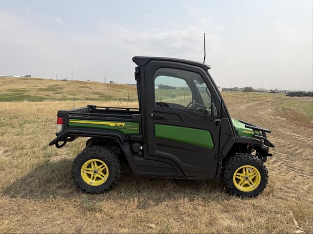 Image of John Deere XUV 835M equipment image 3