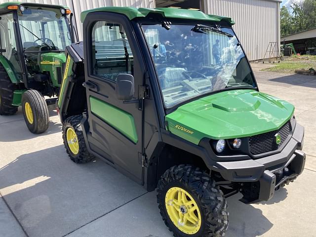 Image of John Deere XUV 835R equipment image 1