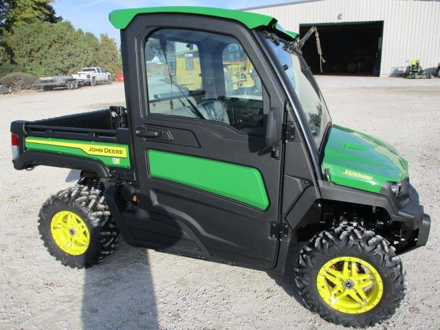 Image of John Deere XUV 835R equipment image 1