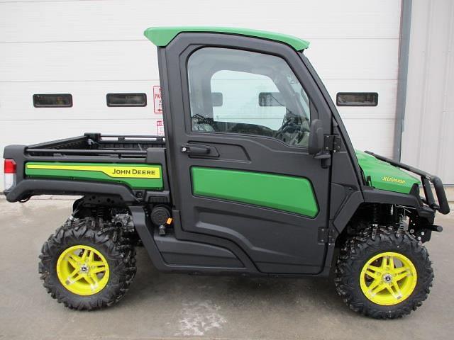 Image of John Deere XUV 835R equipment image 4