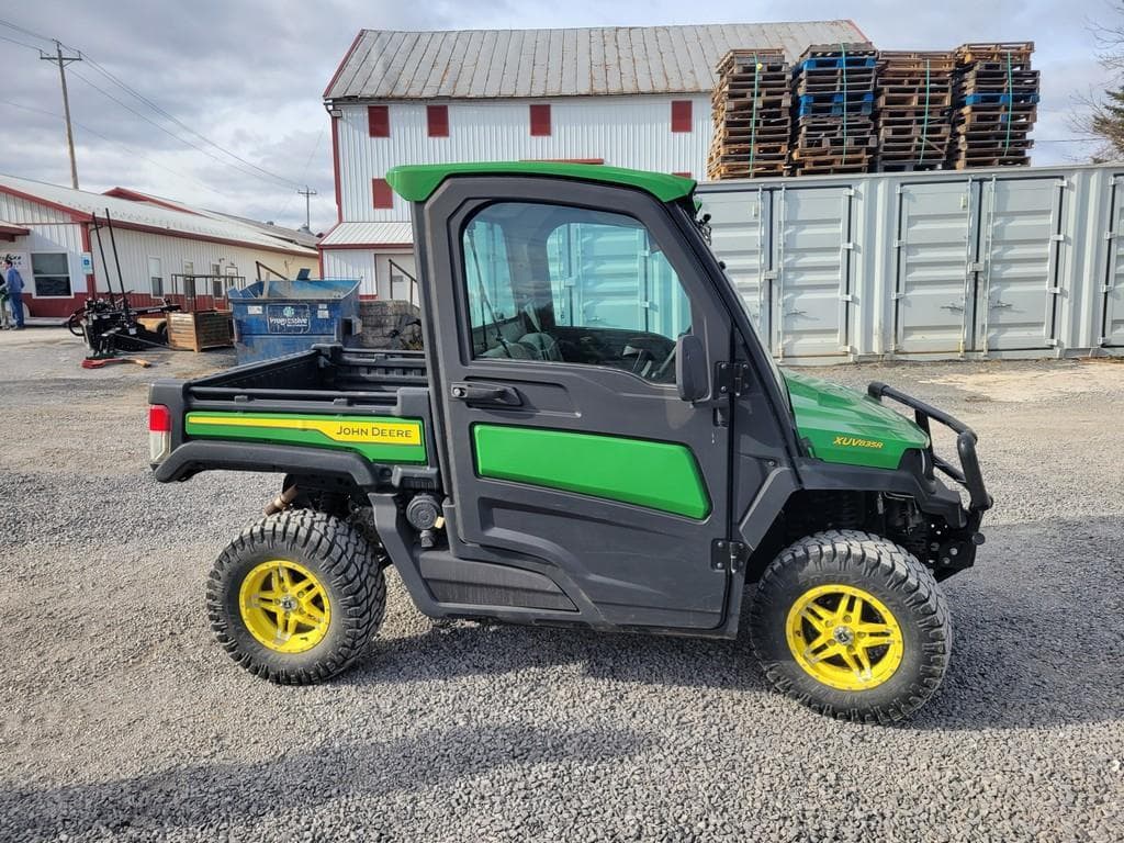 Image of John Deere XUV 835R Primary image