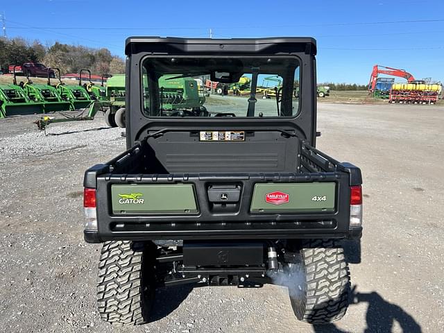 Image of John Deere XUV 835R equipment image 4