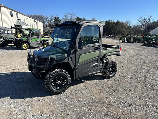 Image of John Deere XUV 835R equipment image 1