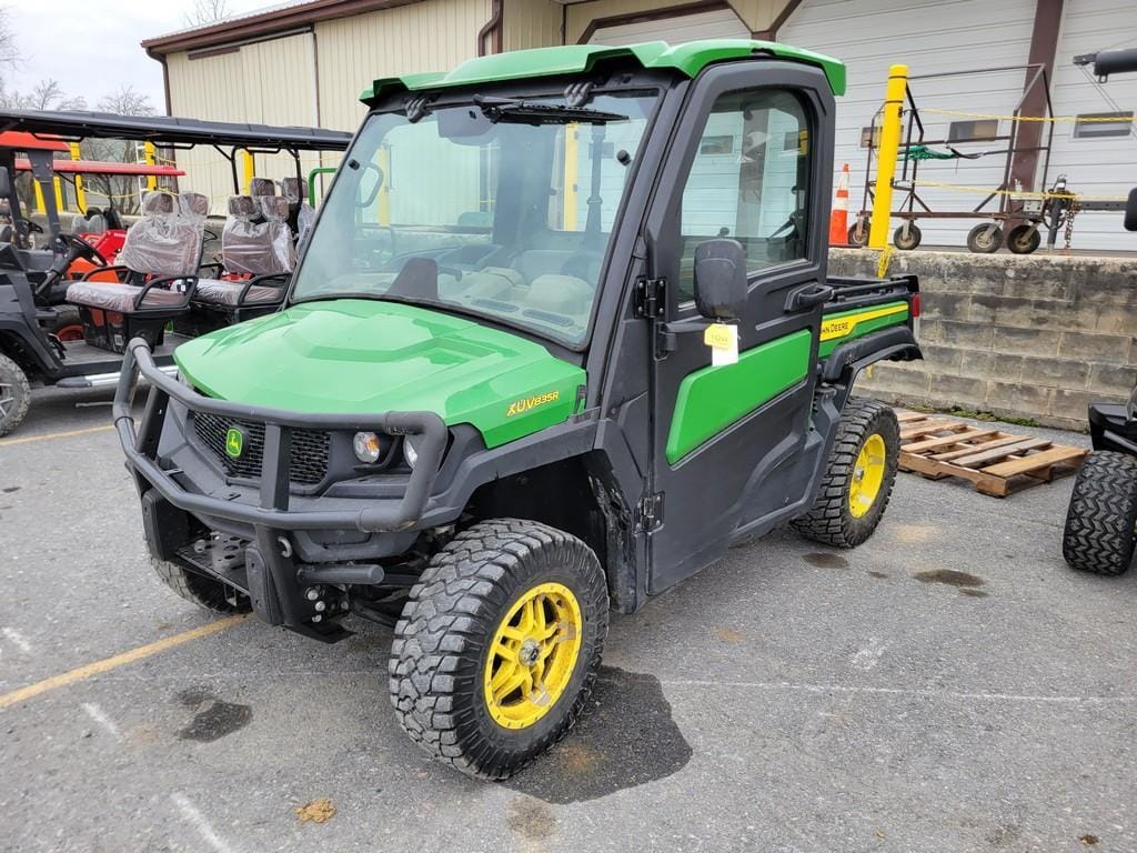 2023 John Deere XUV 835R Equipment Image0