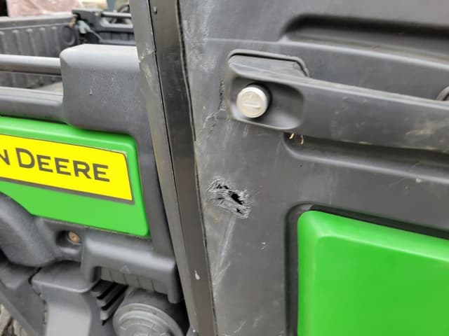 Image of John Deere XUV 835R equipment image 4
