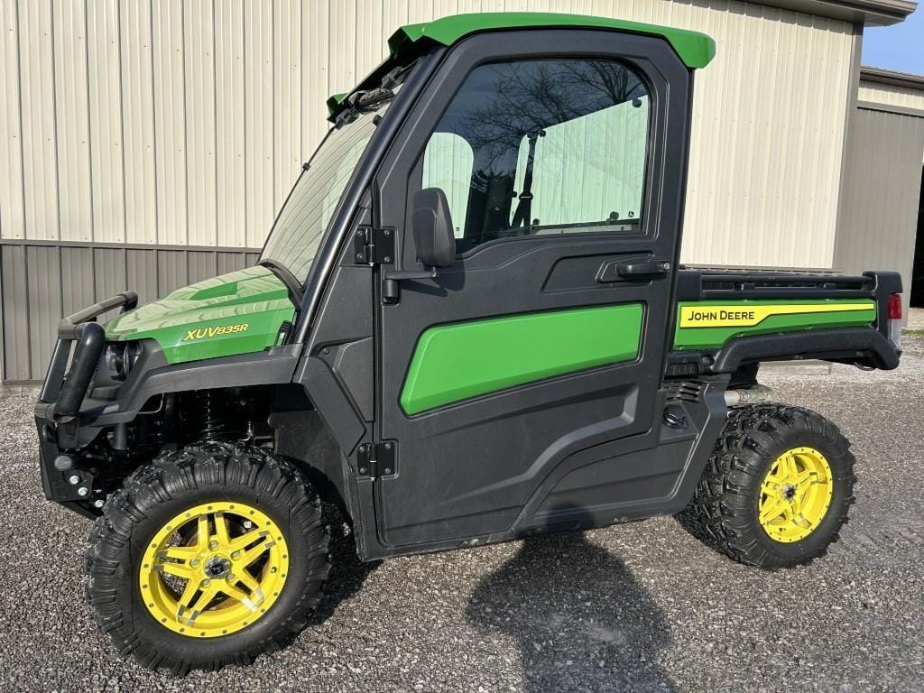 2023 John Deere XUV 835R Equipment Image0