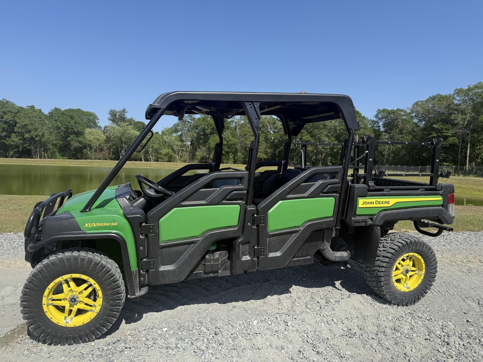 2023 John Deere Gator XUV 855M S4 Equipment Image0