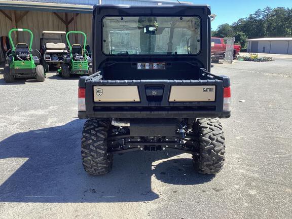 Image of John Deere XUV 835M Honor Edition equipment image 3