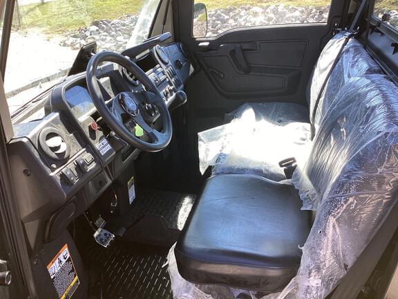 Image of John Deere XUV 835M Honor Edition equipment image 4