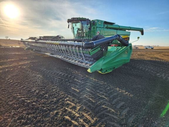 2023 John Deere HD40F Equipment Image0